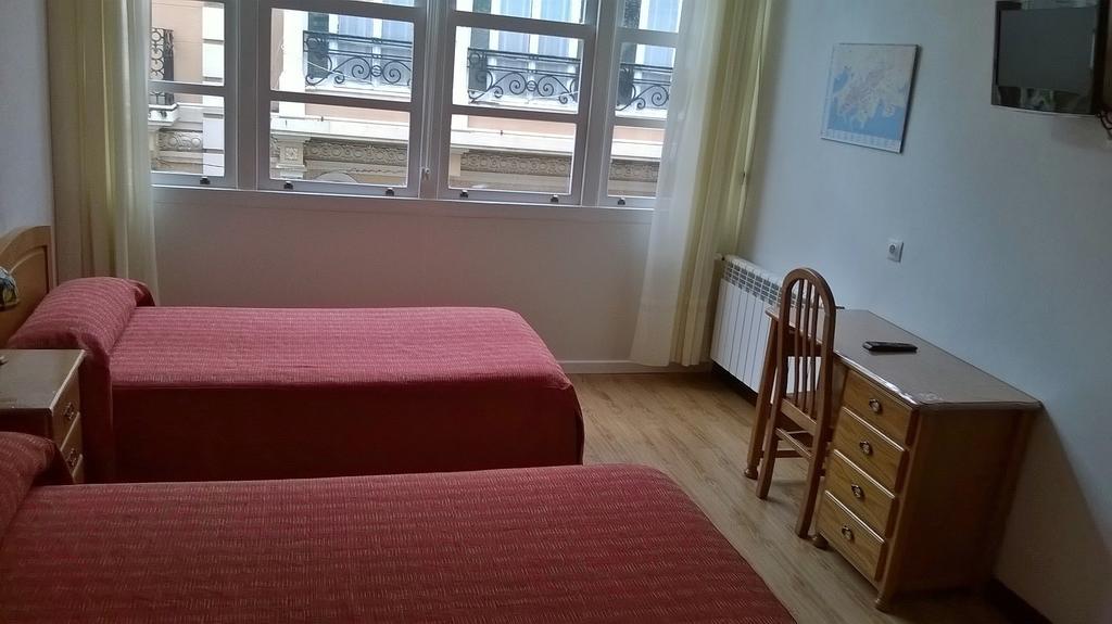 Hostal El Cairo Ferrol Zewnętrze zdjęcie